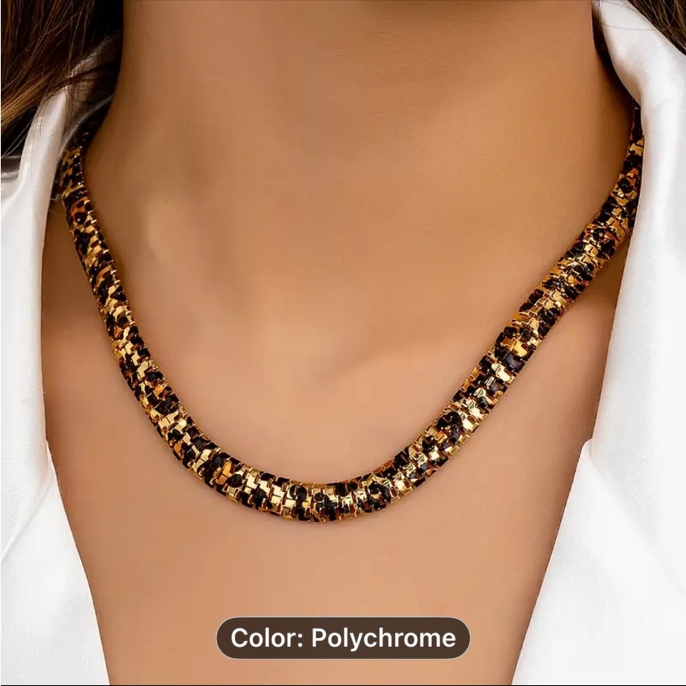 Elegant Gold and Black Necklace
